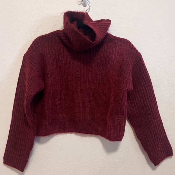 Thakoon Sweaters - Thakoon turtleneck cropped sweater NWT size Small.
Burgund, Alpaca blend